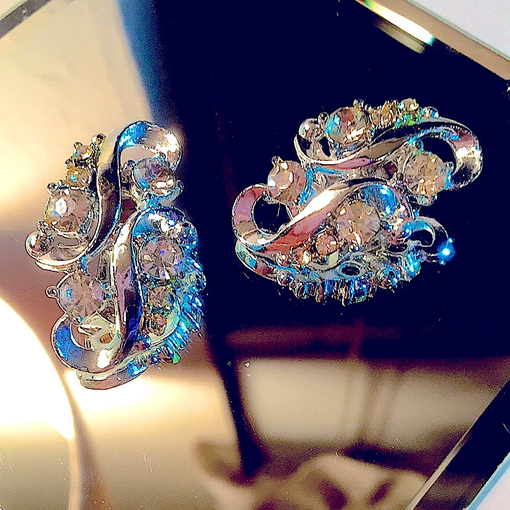 VINTAGE Crystal prong set silver clip earrings - Picture 3 of 7